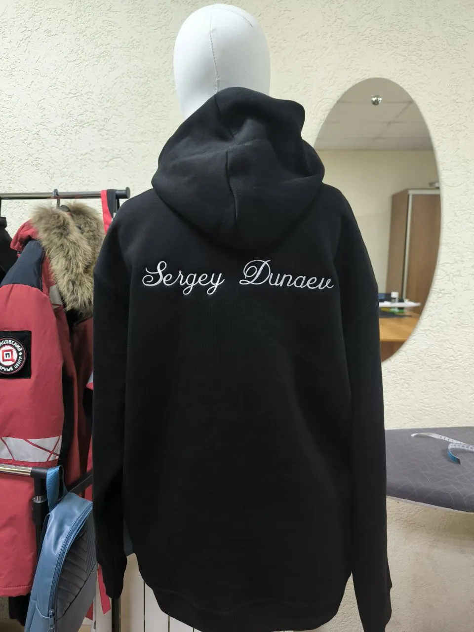 Вышивка на готовом худи клиента