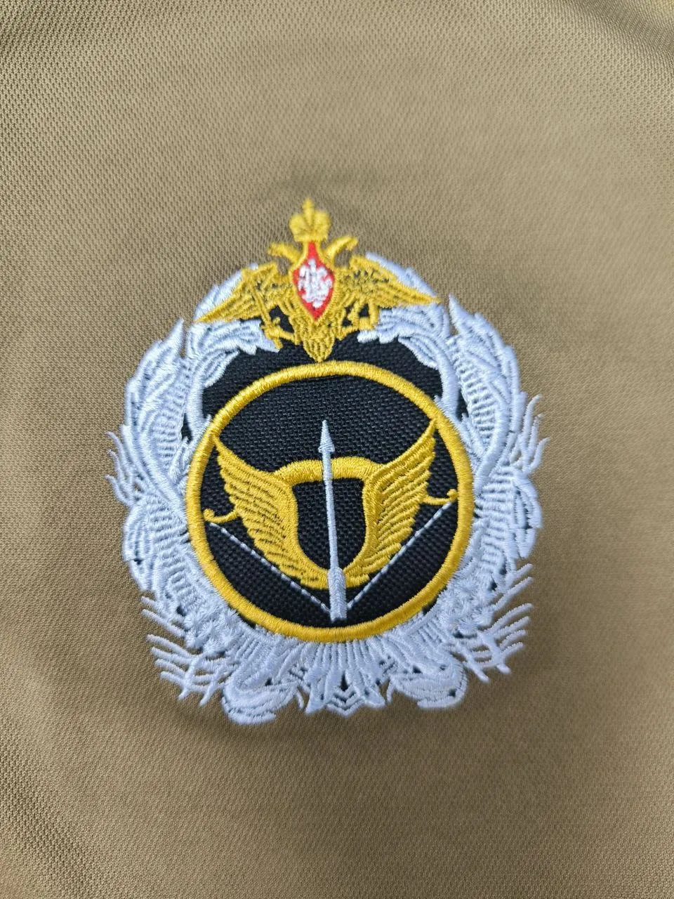 Эмблема на рубашке поло