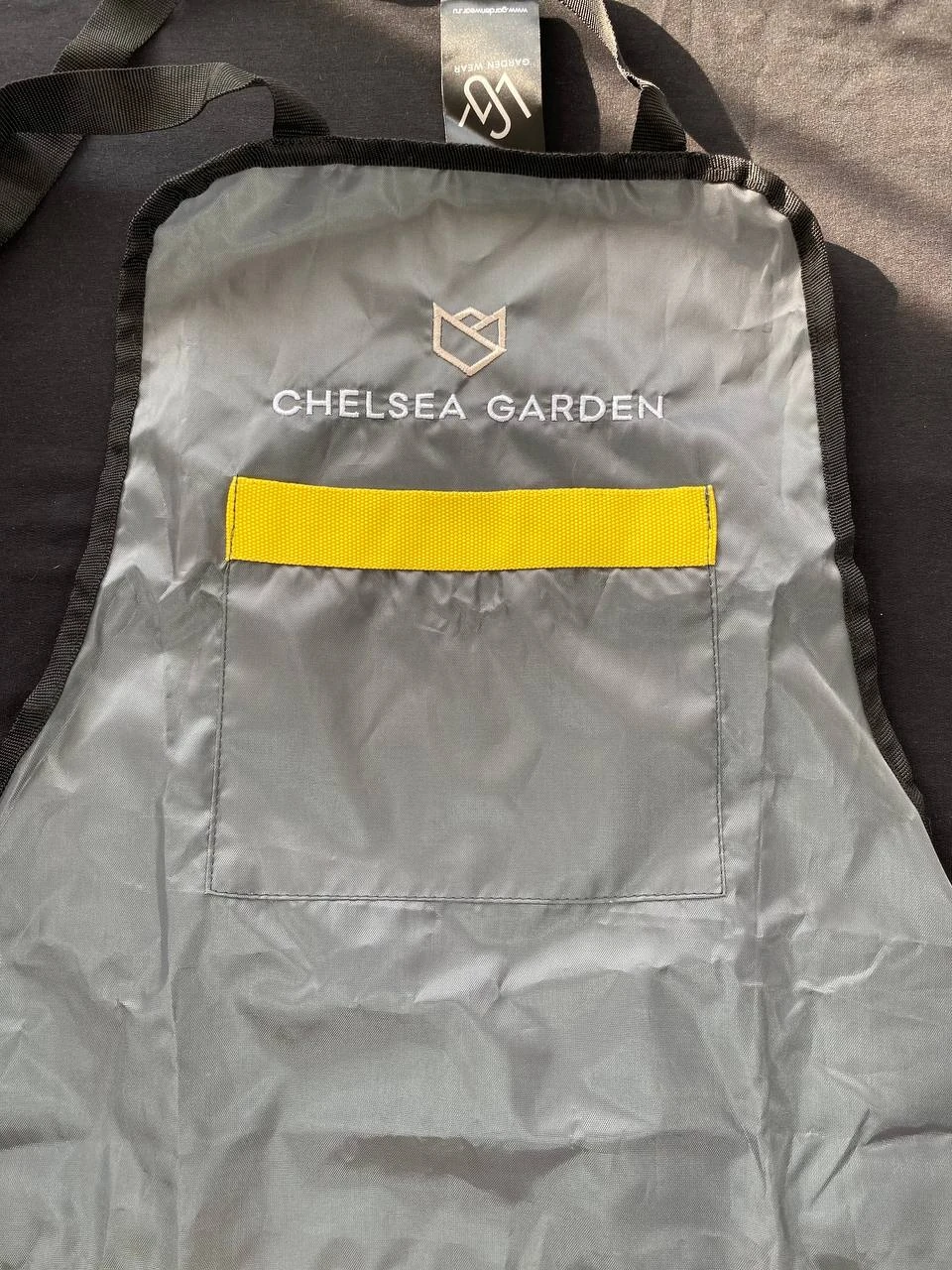 Серый рабочий фартук Chelsea Garden с вышитым логотипом