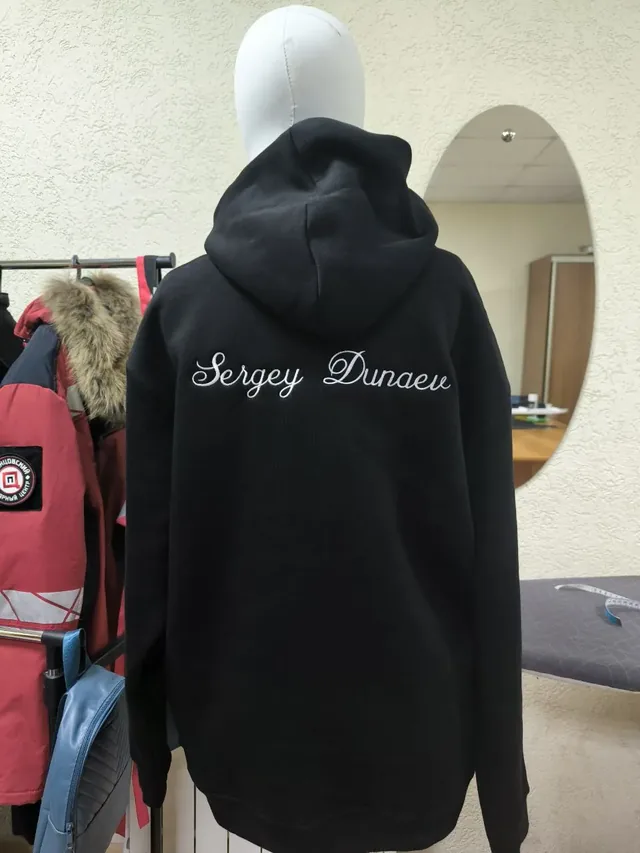 Вышивка на худи клиента