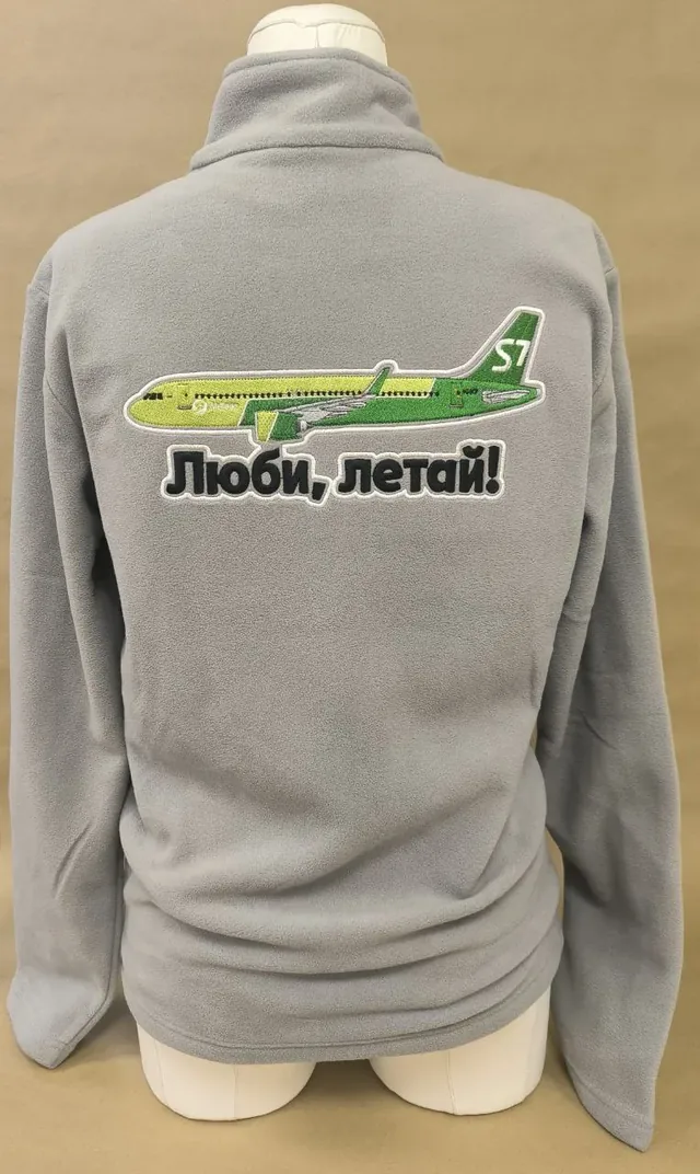Художественная вышивка на флисовой одежде