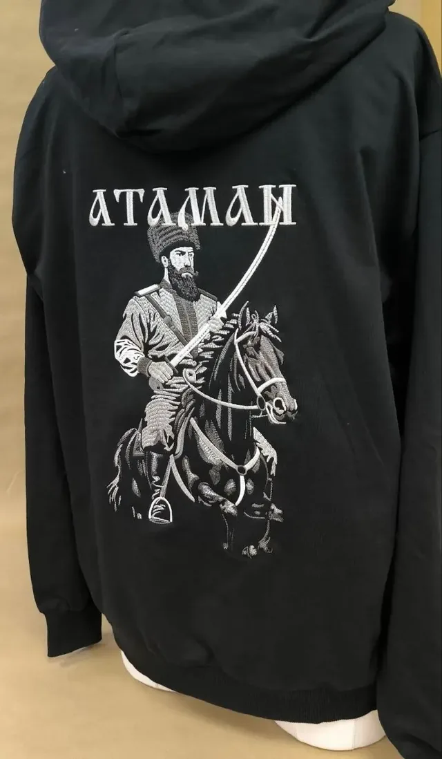 Крупная художественная вышивка