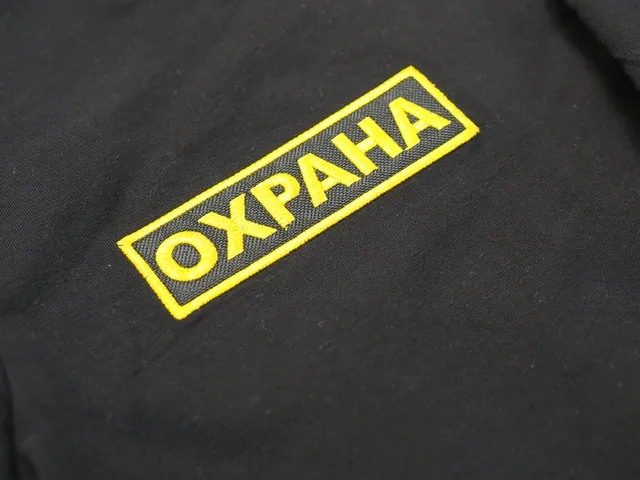 Липучка велкро и нашивка «Охрана» на форме